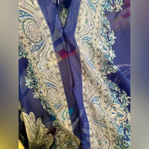 Delicate in nature yet bold in style. Blue shawl/scarf/poncho - Picture 8 of 9